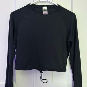 GYMSHARK black Long Sleeve Basic Cropped Athletic Shirt - size small
